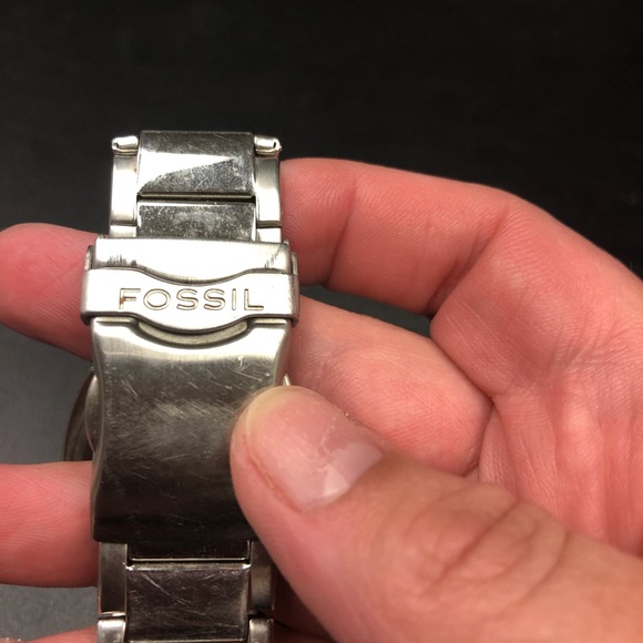 Play used condition men’s silver fossil watch - Picture 2 of 5